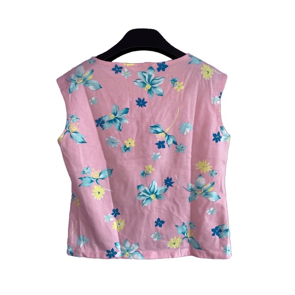 cute lil floral tank top, perfect for layering or by itself during summer !! - Picture 2 of 2